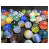FRINGED LEATHER POUCH OF VINTAGE MARBLES