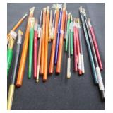 LARGE ASSORTMENT OF ARTIST BRUSHES