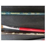 LARGE ASSORTMENT OF ARTIST BRUSHES