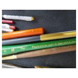 LARGE ASSORTMENT OF ARTIST BRUSHES