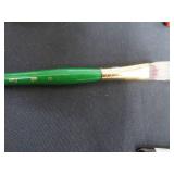 LARGE ASSORTMENT OF ARTIST BRUSHES