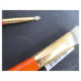 LARGE ASSORTMENT OF ARTIST BRUSHES