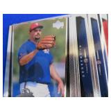 2 BOXES OF MIXED BASEBALL CARDS.