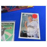 MIXED CARDS WITH BASKETBALL COLLECTORS TRADING CARD BOOK  / BIG NAMES