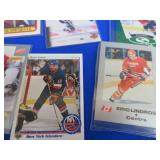 BOX VINTAGE HOCKEY CARDS