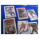 BOX VINTAGE HOCKEY CARDS