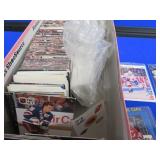 BOX VINTAGE HOCKEY CARDS