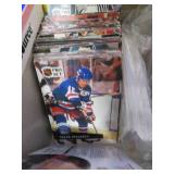 BOX VINTAGE HOCKEY CARDS
