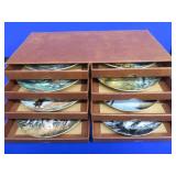 8 NUMBERED COLLECTOR PLATES IN SEPARATE DRAWERED CASE