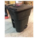 Toter 96 Gal. Blackstone Trash Can with Wheels and Attached Lid not used see pictures