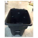 Toter 96 Gal. Blackstone Trash Can with Wheels and Attached Lid not used see pictures