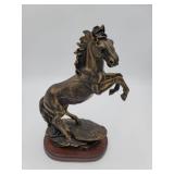 HORSE STATUE ON WOODEN BASE