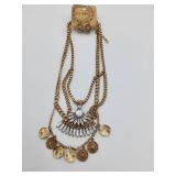 NECKLACE AND EARING SET WITH GOLD AND RHINESTONES