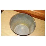 Golden Flo Motor Oil, 1 Imperial Gallon.