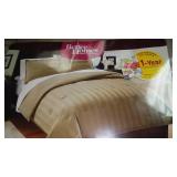 Queen Comforter Set  Like New