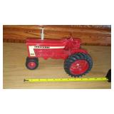 Farmall 806 Scale Tractor