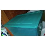 Rubbermaid Tote, Buckets and Garbage Bins (2)