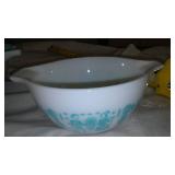Vintage Pyrex Set Of 3 Bowls