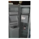 Whirlpool Side by side Refrigerator, water & ice in door. Fabulous.