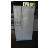 Whirlpool Side by side Refrigerator, water & ice in door. Fabulous.