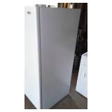 Whirlpool Side by side Refrigerator, water & ice in door. Fabulous.