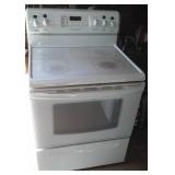 Frigidaire Convection Oven.5 burner flat top. Self Cleaning Excellent!