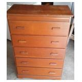 Upright Dresser 5 drawer, solid wood, great drawers.