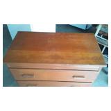 Upright Dresser 5 drawer, solid wood, great drawers.