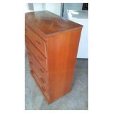Upright Dresser 5 drawer, solid wood, great drawers.