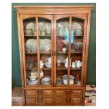 Vintage Thomasville Hutch (contents not included)