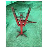 Tire spreader