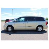 2012 Chrysler Town & Country Touring L - 2 OWNERS