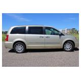 2012 Chrysler Town & Country Touring L - 2 OWNERS