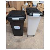 2 Iris Pet Food Containers