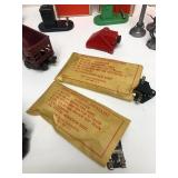 Excellent Lot of Vintage LIONEL "O" Gauge Train Cars & Accessories