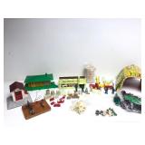 Nice Lot of Vintage "O" Gauge etc Train Accessories