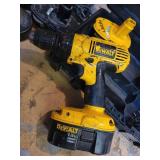 DeWalt 18V Driver, (8) Batteries and (2) Chargers + Case