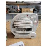 Small Fan Forced Pelonis Space Heater - Powers On - NO SHIPPING