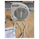 Small Fan Forced Pelonis Space Heater - Powers On - NO SHIPPING