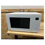 LG 1.5 cu. ft. NeoChef™ Countertop Microwave with Smart Inverter and EasyClean®