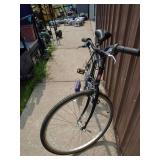 Mens Schwinn 18" road bike. Used condition. As shown.