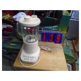 Kitchen Aid glass jar blender. Used condition. Tested & works. As shown.