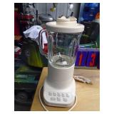 Kitchen Aid glass jar blender. Used condition. Tested & works. As shown.