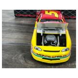 1997 Nascar Mac Tools Motor Sports / Revell Terry Labonte #5 Monte Carlo / Kellogs Corn Flakes 1:24 scale die cast stock car