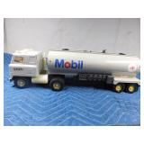Lg Vintage metal Mobil semi and tanker