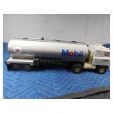 Lg Vintage metal Mobil semi and tanker