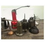 Lot of thumb press oil cans