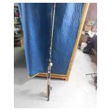 2 fishing rods, ice fishing rod and 2 reels