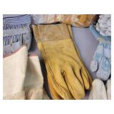 (17) Pair of Work gloves - Most seem to be Size Large