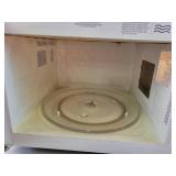 EMERSON Microwave - Tested and Powers on - NO SHIPPING